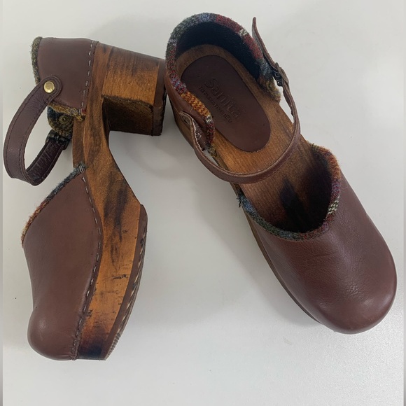 Sanitas Wood Gerda Brown Clogs .Size 8.5 .Preo-owned.Good condition.Classic ❤️ - Picture 2 of 9